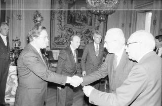 Il Presidente della Repubblica Francesco Cossiga riceve la visita Enrico Randone, presidente delle Assicurazioni Generali, con gli esponenti della Compagnia e una rappresentanza del Circolo nautico della Società