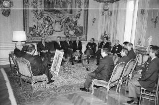 Il Presidente della Repubblica Francesco Cossiga riceve la visita Enrico Randone, presidente delle Assicurazioni Generali, con gli esponenti della Compagnia e una rappresentanza del Circolo nautico della Società