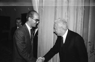 Il Presidente della Repubblica Francesco Cossiga incontra l'on. Enrico Ferri, ministro dei lavori pubblici, per presentare la nuova rivista "Territorio"