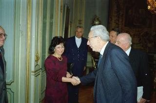 Il Presidente della Repubblica Francesco Cossiga riceve in udienza l'Ambasciatore Egidio Ortona, autore del libro "Anni d'America",  3° volume, con gli esponenti della Casa editrice "Il Mulino", per presentare l'opera
