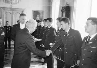 Incontro con una delegazione di allievi dell'Accademia Aeronautica di Pozzuoli, in servizio di Guardia d'Onore al Palazzo del Quirinale