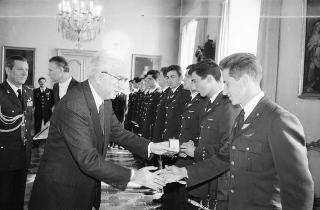 Incontro con una delegazione di allievi dell'Accademia Aeronautica di Pozzuoli, in servizio di Guardia d'Onore al Palazzo del Quirinale