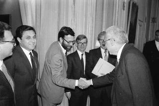 Il Presidente della Repubblica Francesco Cossiga riceve in udienza Emilio Vesce, con una delegazione di parlamentari, per riferire sulle iniziative per la clemenza a favore della signora Silvia Baraldini, detenuta negli Stati Uniti d'America