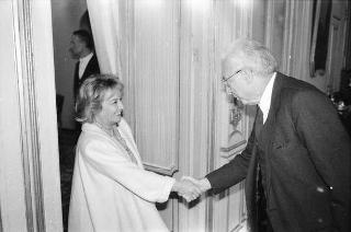 Il Presidente della Repubblica Francesco Cossiga riceve in udienza Emilio Vesce, con una delegazione di parlamentari, per riferire sulle iniziative per la clemenza a favore della signora Silvia Baraldini, detenuta negli Stati Uniti d'America