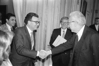 Il Presidente della Repubblica Francesco Cossiga riceve in udienza Emilio Vesce, con una delegazione di parlamentari, per riferire sulle iniziative per la clemenza a favore della signora Silvia Baraldini, detenuta negli Stati Uniti d'America
