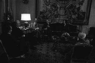 Il Presidente della Repubblica Francesco Cossiga incontra Vincenzo Cappelletti, presidente della Società europea di cultura, con Norberto Bobbio, e alcuni esponenti dell'Associazione