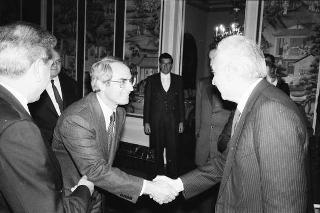 Il Presidente della Repubblica Francesco Cossiga incontra Sergio Milani, direttore de "La Nuova Sardegna", per presentare il supplemento al quotidiano per il 20° anniversario della scomparsa di Antonio Pigliaru