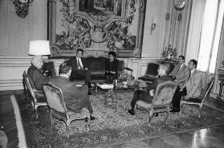 Il Presidente della Repubblica Francesco Cossiga riceve in udienza Mario Segni e Grazia Mannironi, autori del volume "Sardegna da salvare", per presentare l'opera