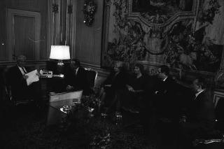 Incontro del Presidente della Repubblica Francesco Cossiga con Gian Carlo Ferretto, presidente della Fondazione "Il Campiello", con il Comitato promotore, la giuria e i vincitori del Premio letterario "Campiello" 1988