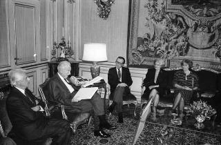 Incontro del Presidente della Repubblica Francesco Cossiga con Gian Carlo Ferretto, presidente della Fondazione "Il Campiello", con il Comitato promotore, la giuria e i vincitori del Premio letterario "Campiello" 1988