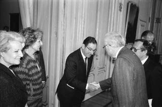 Incontro del Presidente della Repubblica Francesco Cossiga con Gian Carlo Ferretto, presidente della Fondazione "Il Campiello", con il Comitato promotore, la giuria e i vincitori del Premio letterario "Campiello" 1988