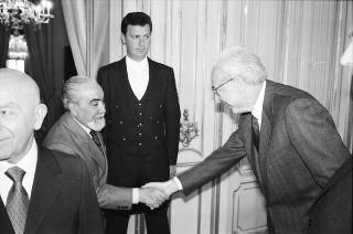 Il Presidente della Repubblica Francesco Cossiga incontra Renato Pons, presidente del Gruppo Medaglie d'Oro al merito della sanità pubblica, con i componenti del nuovo Consiglio direttivo del sodalizio