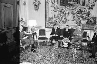 Il Presidente della Repubblica Francesco Cossiga incontra Renato Pons, presidente del Gruppo Medaglie d'Oro al merito della sanità pubblica, con i componenti del nuovo Consiglio direttivo del sodalizio