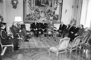 Il Presidente della Repubblica Francesco Cossiga incontra Renato Pons, presidente del Gruppo Medaglie d'Oro al merito della sanità pubblica, con i componenti del nuovo Consiglio direttivo del sodalizio
