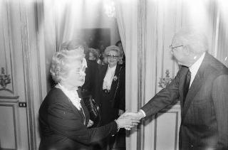 Il Presidente della Repubblica Francesco Cossiga incontra la signora Paola Valori, presidente nazionale dell'Associazione imprenditrici e donne dirigenti d'azienda, con le componenti del consiglio nazionale