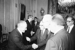 Il Presidente della Repubblica Francesco Cossiga incontra Mariano Rumor, presidente del Comitato Atlantico, con i componenti del Consiglio direttivo del Comitato