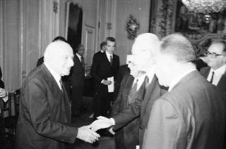 Il Presidente della Repubblica Francesco Cossiga incontra Mariano Rumor, presidente del Comitato Atlantico, con i componenti del Consiglio direttivo del Comitato
