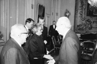 Il Presidente della Repubblica Francesco Cossiga incontra Mariano Rumor, presidente del Comitato Atlantico, con i componenti del Consiglio direttivo del Comitato