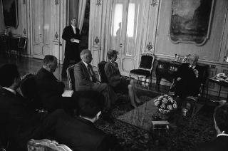 Il Presidente della Repubblica Francesco Cossiga riceve in udienza Massimo Severo Giannini, presidente del Comitato direttivo del Movimento per la riforma elettorale, con i componenti del comitato