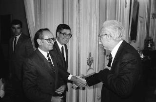 Udienza del Presidente della Repubblica Francesco Cossiga con Paolo Armaroli e Fausto Cuocolo, e un gruppo di studenti