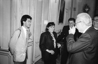 Udienza del Presidente della Repubblica Francesco Cossiga con Paolo Armaroli e Fausto Cuocolo, e un gruppo di studenti
