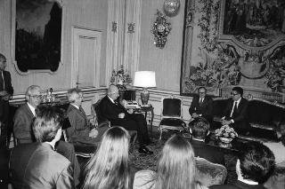 Udienza del Presidente della Repubblica Francesco Cossiga con Paolo Armaroli e Fausto Cuocolo, e un gruppo di studenti