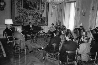 Udienza del Presidente della Repubblica Francesco Cossiga con Paolo Armaroli e Fausto Cuocolo, e un gruppo di studenti