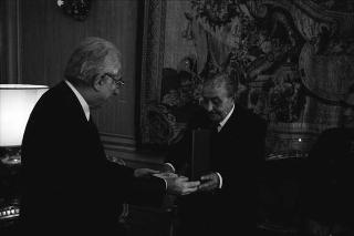Incontro del Presidente della Repubblica Francesco Cossiga con Guido Alberti, ideatore del &quot;Premio Strega&quot;