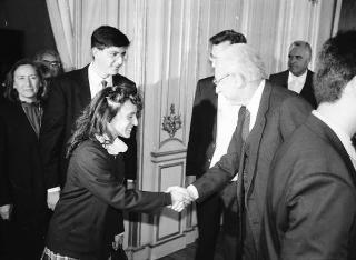 Il Presidente della Repubblica Francesco Cossiga riceve in udienza Carlo Lizzani, presidente dell'Associazione ex alunni del Liceo Ginnasio "Ennio Quirino Visconti", con i componenti del Consiglio direttivo e alcuni esponenti dell'Associazione