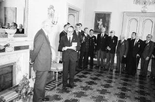 Il Presidente della Repubblica Francesco Cossiga riceve la visita del Generale di Corpo d'Armata, Angelo Bastiani, presidente del Gruppo Medaglie d'Oro al Valor Militare d'Italia, con i decorati di tutte le guerre e della Resistenza
