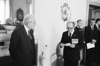 Il Presidente della Repubblica Francesco Cossiga riceve la visita del Generale di Corpo d'Armata, Angelo Bastiani, presidente del Gruppo Medaglie d'Oro al Valor Militare d'Italia, con i decorati di tutte le guerre e della Resistenza