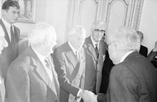 Il Presidente della Repubblica Francesco Cossiga riceve la visita del Generale di Corpo d'Armata, Angelo Bastiani, presidente del Gruppo Medaglie d'Oro al Valor Militare d'Italia, con i decorati di tutte le guerre e della Resistenza