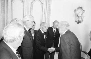Il Presidente della Repubblica Francesco Cossiga riceve la visita del Generale di Corpo d'Armata, Angelo Bastiani, presidente del Gruppo Medaglie d'Oro al Valor Militare d'Italia, con i decorati di tutte le guerre e della Resistenza