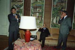 Il Presidente della Repubblica Francesco Cossiga riceve la visita del Generale di Corpo d'Armata Antonio Viesti, nuovo comandante generale dell'Arma dei carabinieri