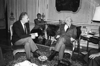 Il Presidente della Repubblica Francesco Cossiga riceve la visita dei corrispondenti polacchi a Roma: Zdzislaw Morawski del quotidiano "Zycie Warszawy" e Bozydar Sosien, dell'Agenzia di stampa "Pap"