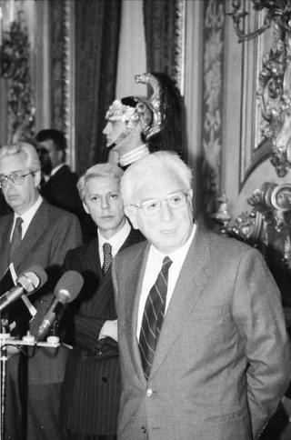 Il Presidente della Repubblica Francesco Cossiga riceve in udienza Mario Pendinelli, direttore della Casa editrice de "Il Messaggero", e il presidente Carlo Sama, con gli studenti vincitori del concorso "Insieme con la scuola per aiutare chi soffre", promosso dal quotidiano