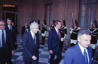 Il Presidente della Repubblica Francesco Cossiga durante la visita ufficiale del Presidente degli Stati Uniti George Herbert Walker Bush e della signora Barbara Bush (26-28 maggio 1989)