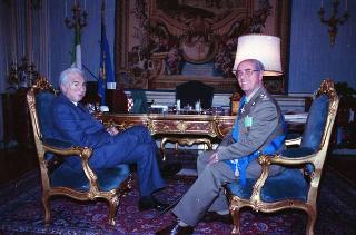 Il Presidente della Repubblica Francesco Cossiga riceve la visita del Generale Domenico Corcione, nuovo Capo di Stato maggiore della Difesa