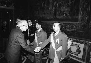 Incontro con una delegazione di allievi dell'Accademia militare di Modena, in servizio di Guardia d'Onore al Palazzo del Quirinale