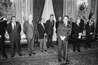 Il Presidente della Repubblica Francesco Cossiga incontra Franco Carraro, ministro del turismo e dello spettacolo, Gian Luigi Rondi, presidente dell'Ente David di Donatello, il comitato promotore, la giuria e i candidati ai Premi "David di Donatello" per il 1989