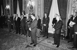 Il Presidente della Repubblica Francesco Cossiga incontra Franco Carraro, ministro del turismo e dello spettacolo, Gian Luigi Rondi, presidente dell'Ente David di Donatello, il comitato promotore, la giuria e i candidati ai Premi "David di Donatello" per il 1989