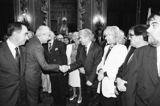 Il Presidente della Repubblica Francesco Cossiga incontra Franco Carraro, ministro del turismo e dello spettacolo, Gian Luigi Rondi, presidente dell'Ente David di Donatello, il comitato promotore, la giuria e i candidati ai Premi "David di Donatello" per il 1989