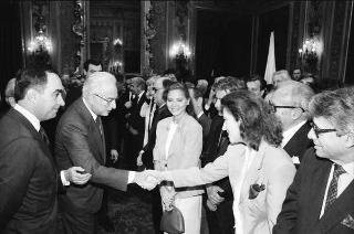 Il Presidente della Repubblica Francesco Cossiga incontra Franco Carraro, ministro del turismo e dello spettacolo, Gian Luigi Rondi, presidente dell'Ente David di Donatello, il comitato promotore, la giuria e i candidati ai Premi "David di Donatello" per il 1989