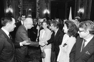 Il Presidente della Repubblica Francesco Cossiga incontra Franco Carraro, ministro del turismo e dello spettacolo, Gian Luigi Rondi, presidente dell'Ente David di Donatello, il comitato promotore, la giuria e i candidati ai Premi "David di Donatello" per il 1989