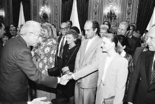 Il Presidente della Repubblica Francesco Cossiga incontra Franco Carraro, ministro del turismo e dello spettacolo, Gian Luigi Rondi, presidente dell'Ente David di Donatello, il comitato promotore, la giuria e i candidati ai Premi "David di Donatello" per il 1989