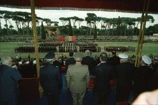 Manifestazione tecnico-addestrativa-dimostrativa delle Forze Armate per il 43° anniversario della Repubblica a Piazza di Siena