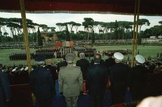 Manifestazione tecnico-addestrativa-dimostrativa delle Forze Armate per il 43° anniversario della Repubblica a Piazza di Siena