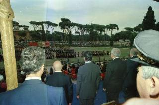 Manifestazione tecnico-addestrativa-dimostrativa delle Forze Armate per il 43° anniversario della Repubblica a Piazza di Siena