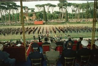 Manifestazione tecnico-addestrativa-dimostrativa delle Forze Armate per il 43° anniversario della Repubblica a Piazza di Siena