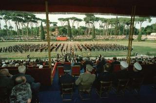 Manifestazione tecnico-addestrativa-dimostrativa delle Forze Armate per il 43° anniversario della Repubblica a Piazza di Siena